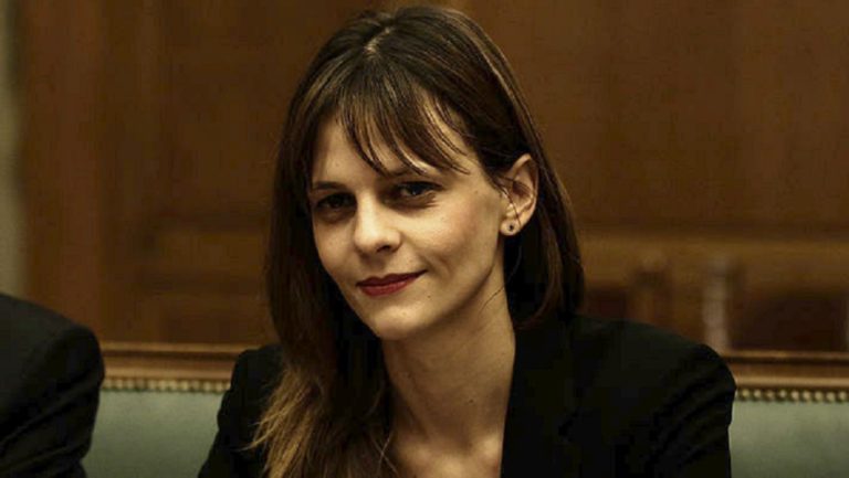 Αχτσιόγλου: Εκβιαστικές πρακτικές για απορρύθμιση στην αγορά εργασίας (video)