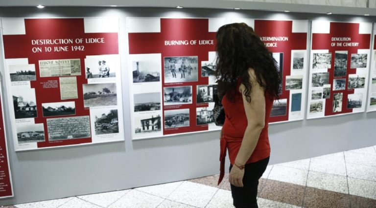 Έκθεση διάσωσης της ιστορικής μνήμης  “Λίντιτσε-Δίστομο-Οραντούρ” στο Σύνταγμα