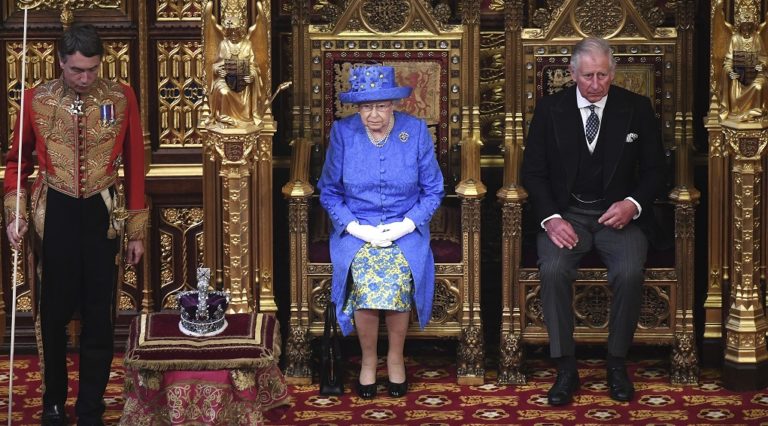 Βασίλισσα Ελισάβετ: Το Brexit πρέπει να στεφθεί με επιτυχία (video)