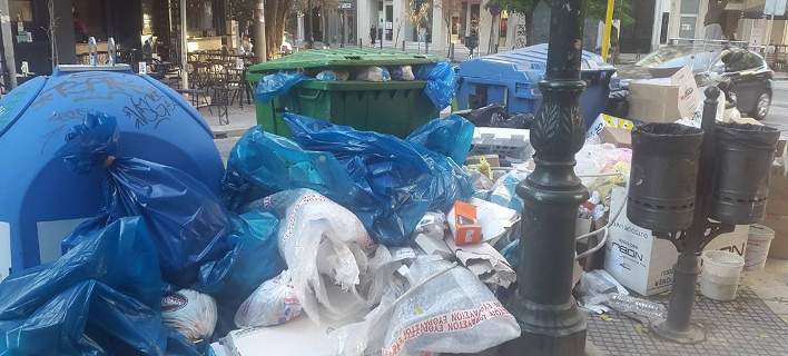 Βγαίνουν  τα απορριμματοφόρα ιδιωτικής εταιρείας