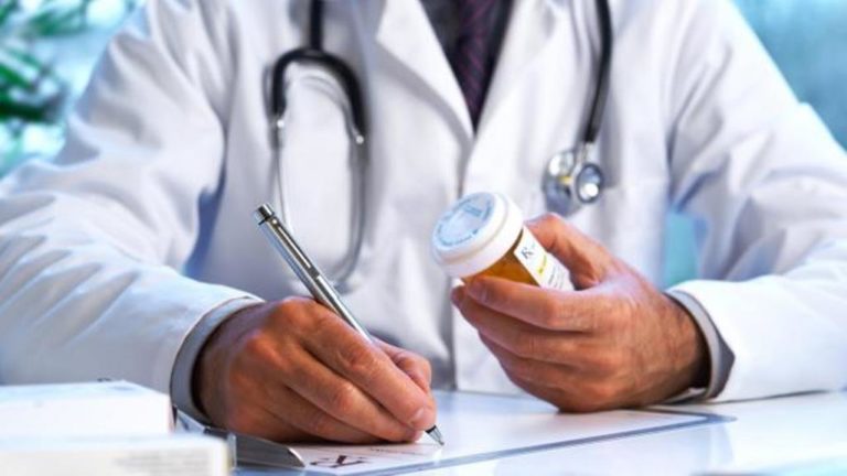 Διώξεις γιατρών για λάθη σε αλλότρια καθήκοντα καταγγέλλει η ΟΕΝΓΕ
