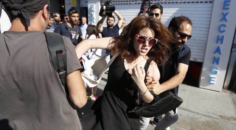 Χρήση πλαστικών σφαιρών από την αστυνομία στο Gay Pride της Κωνσταντινούπολης