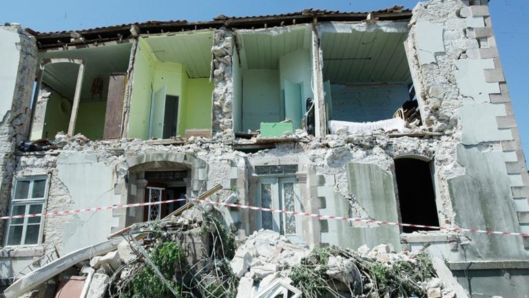 Λέσβος: Ξεκίνησε ο δευτεροβάθμιος έλεγχος κτιρίων