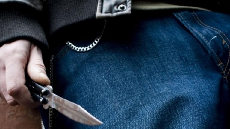 Μαχαίρωσαν νεαρό στο κέντρο της Θεσσαλονίκης
