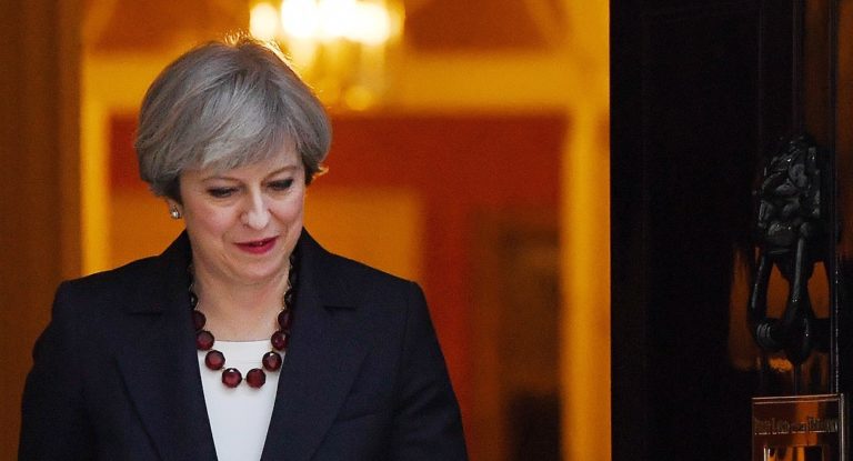Brexit: Για συγκεκριμένης διάρκειας μεταβατική περίοδο κάνει λόγο η Μέι