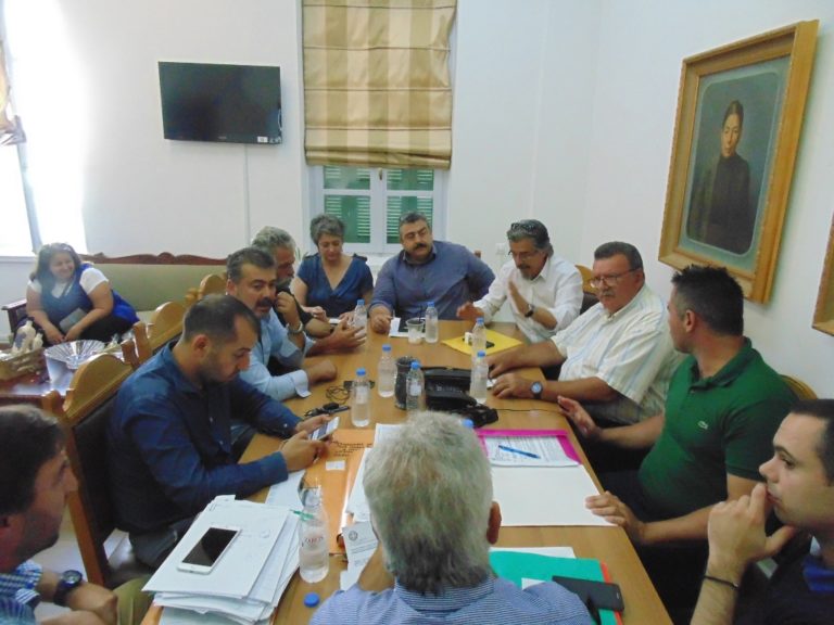 Σύσκεψη για το μόλο στα Λινοπεράματα