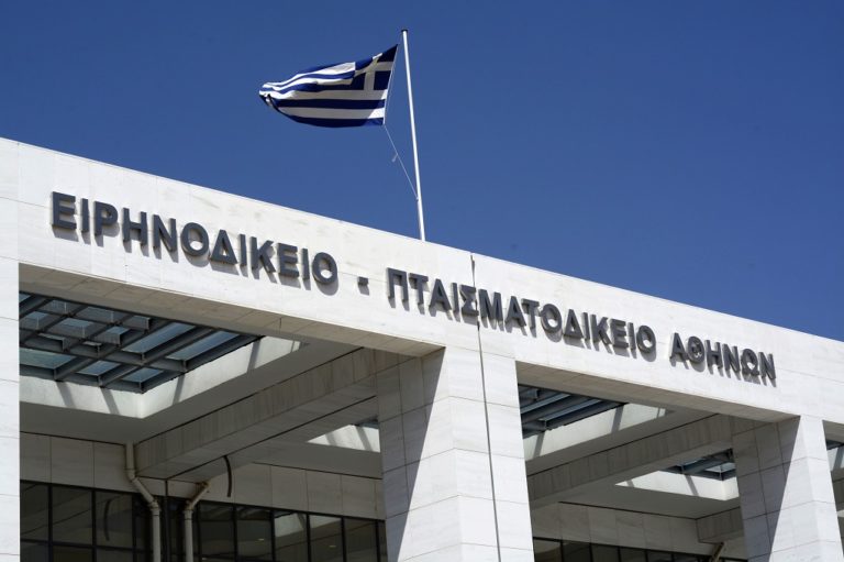 Ακατάσχετος λογαριασμός συμβολαιογράφων για πλειστηριασμούς