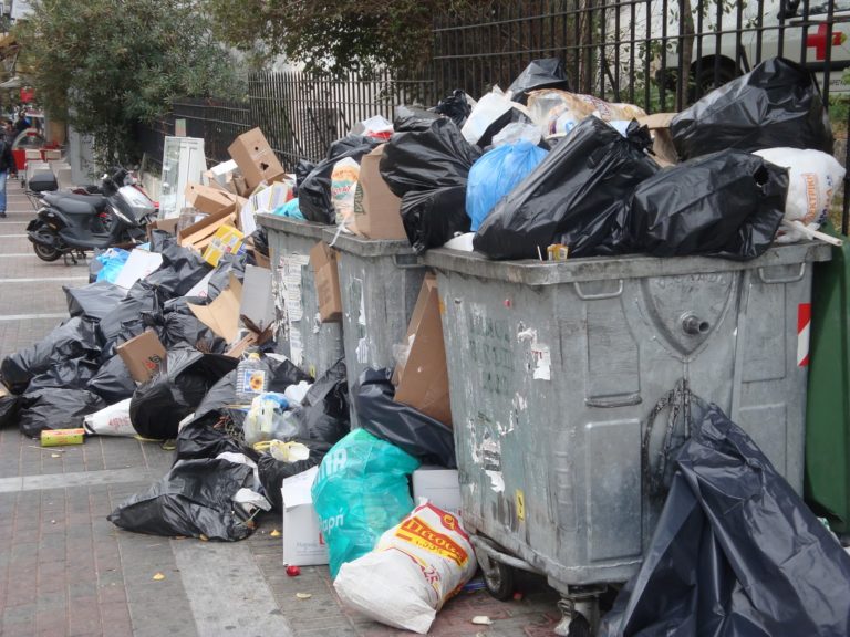 Να πάρει μέτρα για τα σκουπίδια καλούν την Πολιτεία οι έμποροι της Θεσσαλονίκης