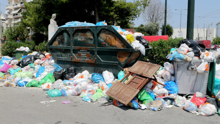 Κλιμακώνεται η κόντρα κυβέρνησης-αντιπολίτευσης για τους συμβασιούχους ΟΤΑ