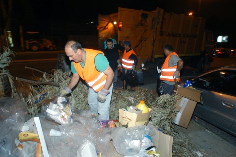Υπάρχουν και μέρη που μαζεύουν τα σκουπίδια (video)