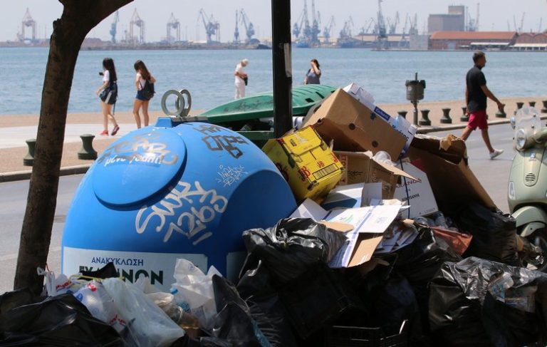 Σε  ιδιώτη αναθέτει ο δήμος Θεσσαλονίκης την αποκομιδή των απορριμμάτων