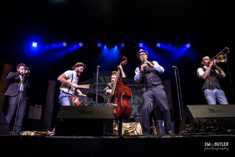 Οι Postmodern Jukebox Orchestra στη Μονή Λαζαριστών