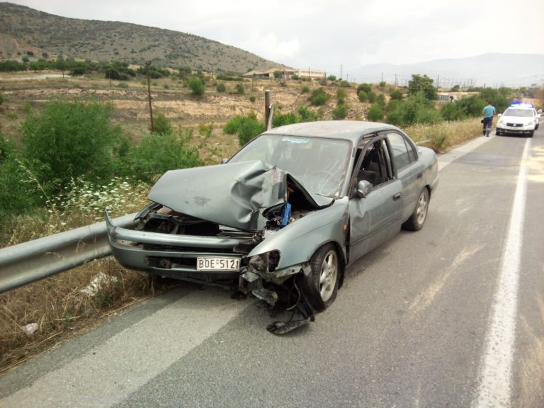 Σώος ηλικιωμένος έπειτα από πρόσκρουση Ι.Χ. σε κολώνα