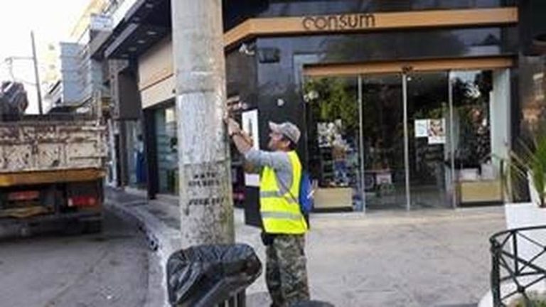 Εργασίες καθαρισμού κοινόχρηστων χώρων σε όλο το εύρος του Δήμου Χανίων