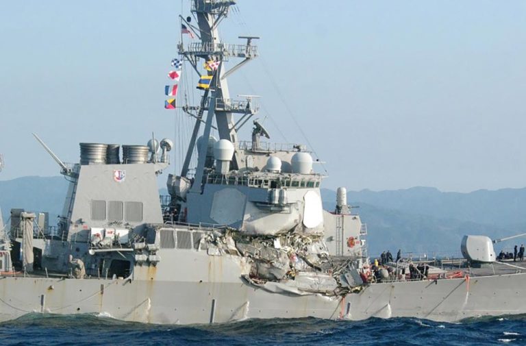Ιαπωνία:  Σύκρουση αντιτορπιλικού των ΗΠΑ με εμπορικό πλοίο – 7 αγνοούμενοι