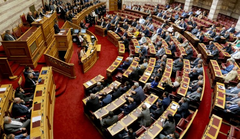 Πολιτικό μνημόσυνο για τον Κωσταντίνο Μητσοτάκη στη Βουλή (video)