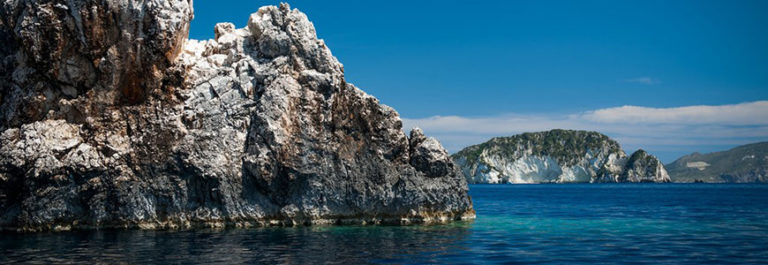 Ζάκυνθος: Τραυματισμός 20χρονης τουρίστριας από πρόσκρουση σκάφους σε βράχο