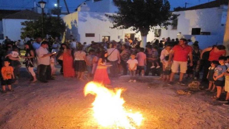Αναβιώνει το έθιμο με τις φωτιές