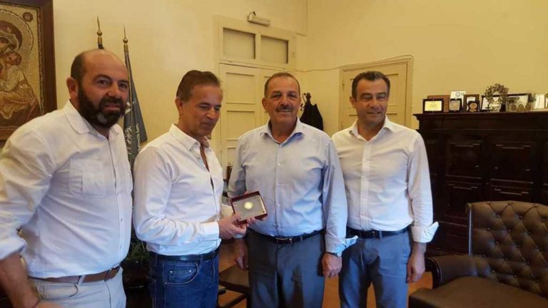 Στη Ρόδο ο «βασιλιάς» των μαγιό Πάνος Παπαδόπουλος
