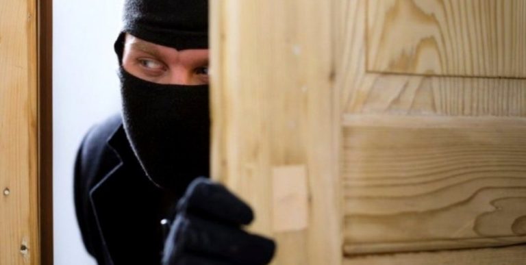 Βόλος: Θρασύτατη κλοπή πορτοφολιού από κατοικημένο σπίτι