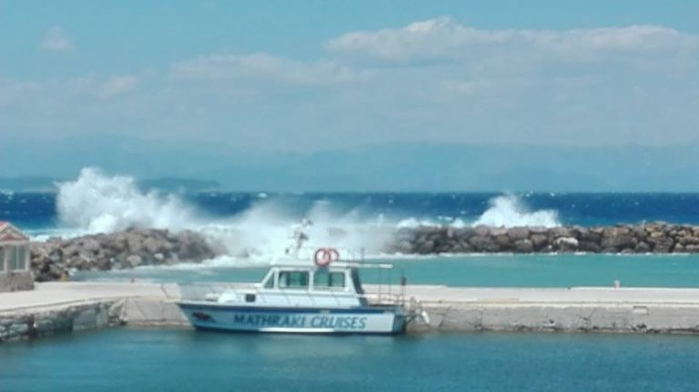 Η Ν. Πανδή υπέγραψε τη σύμβαση για το λιμάνι Μαθρακίου