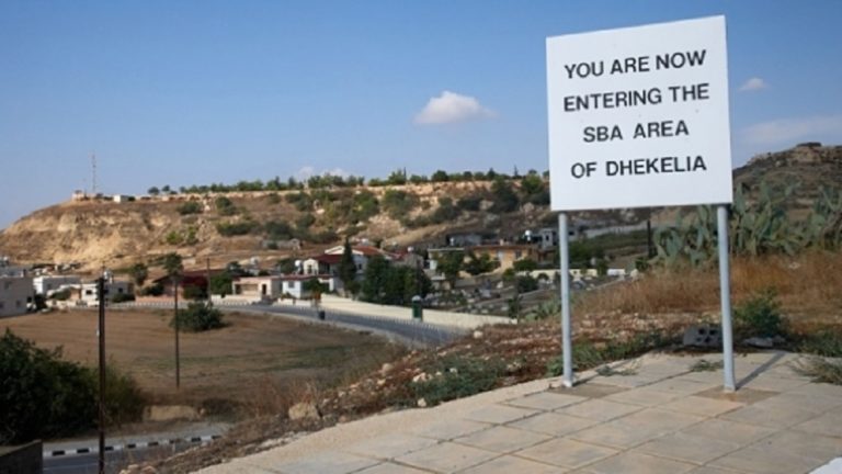 Κύπρος: Έκρηξη έξω από τη Βρετανική Βάση Δεκέλειας