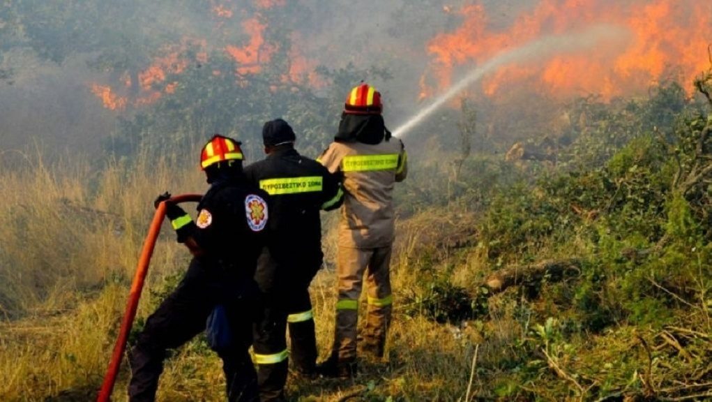 Αποφεύχθηκαν τα χειρότερα από πυρκαγιά στο Κόκκινο Νερό