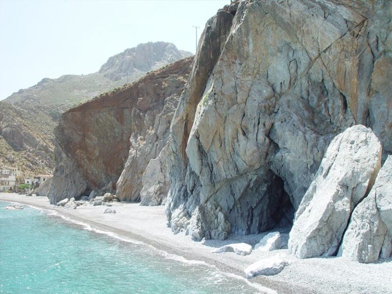 Μικρή πτώση της θερμοκρασίας και σποραδικές νεφώσεις σήμερα στην Κρήτη