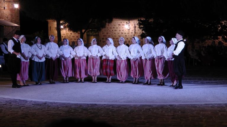 Φεστιβάλ παραδοσιακού χορού στο Ίππειος