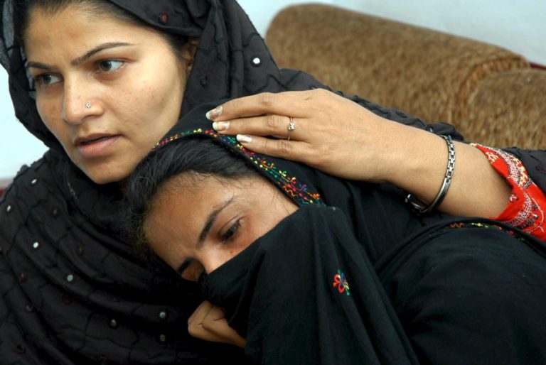 Πακιστάν: Διέταξαν βιασμό 16χρονης για να τιμωρήσουν τον αδελφό της