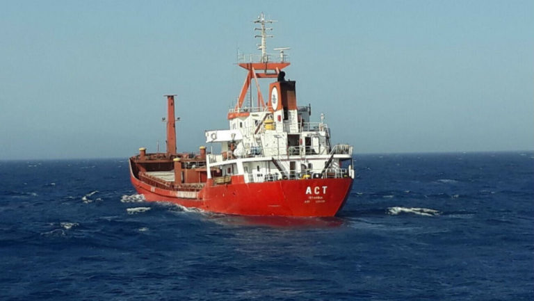 Σκηνικό έντασης στήνει η Τουρκία για τις προειδοποιητικές βολές στο φορτηγό πλοίο ACT (video)