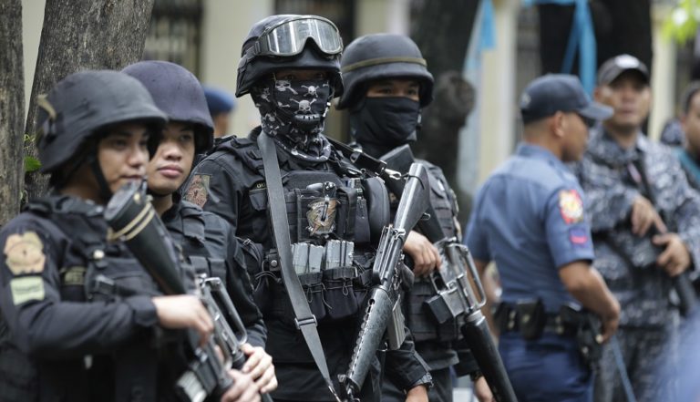 Φιλιππίνες: Πολύνεκρη επιχείρηση της αστυνομίας – Δήμαρχος ανάμεσα στα θύματα