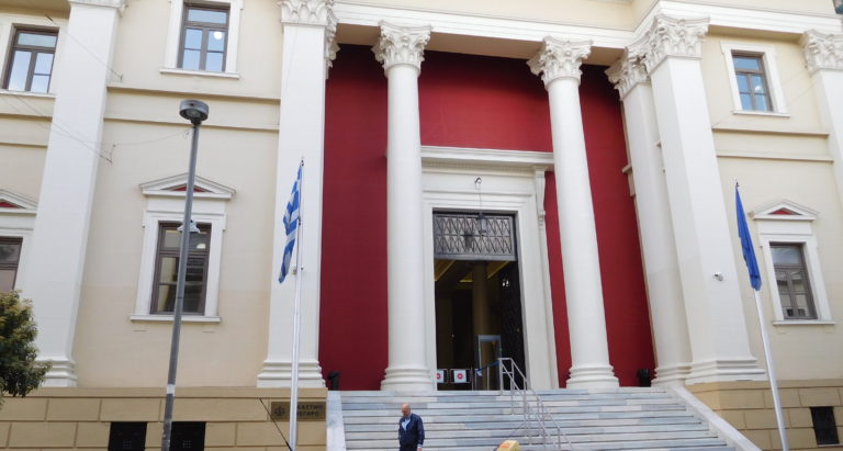 Οδηγήθηκαν στην φυλακή οι γονείς (video)