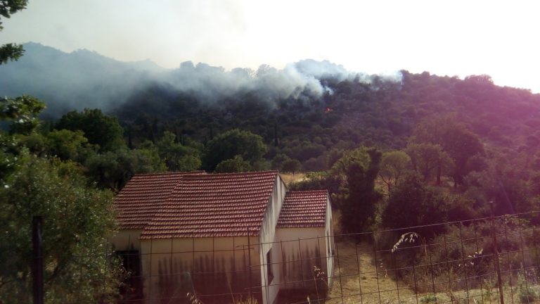 Κέρκυρα: Σε εξέλιξη η φωτιά στις Λούτσες