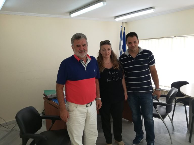 Ο Α. Μιχαλάς με εκπροσώπους σωματείου “Για τα παιδιά μας”