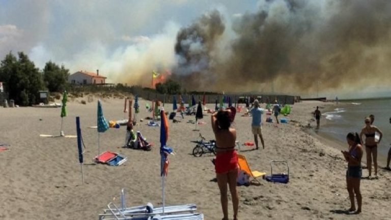 Ιταλία: Μαίνονται οι πυρκαγιές – Εκκενώθηκαν camping (video)
