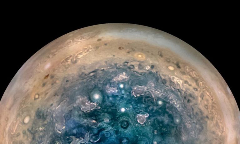 NASA: Το σκάφος Juno στέλνει φωτογραφίες από τον πλανήτη Δία