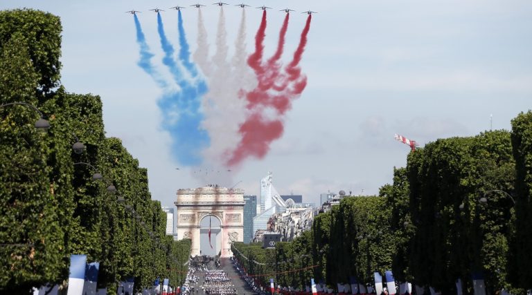 Η μεγάλη παρέλαση για την εθνική εορτή των Γάλλων – Μακρόν: Διαχρονική η φιλία Γαλλίας-ΗΠΑ