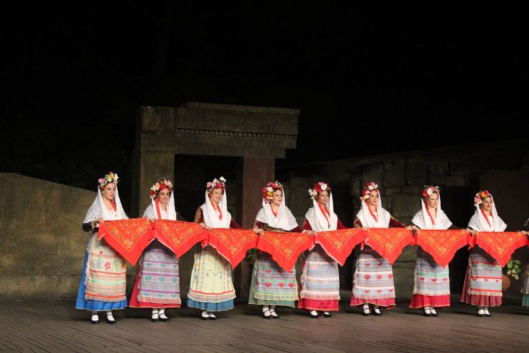 «Fly me to the Moon» – Μπάλος στο αεροδρόμιο της Αθήνας