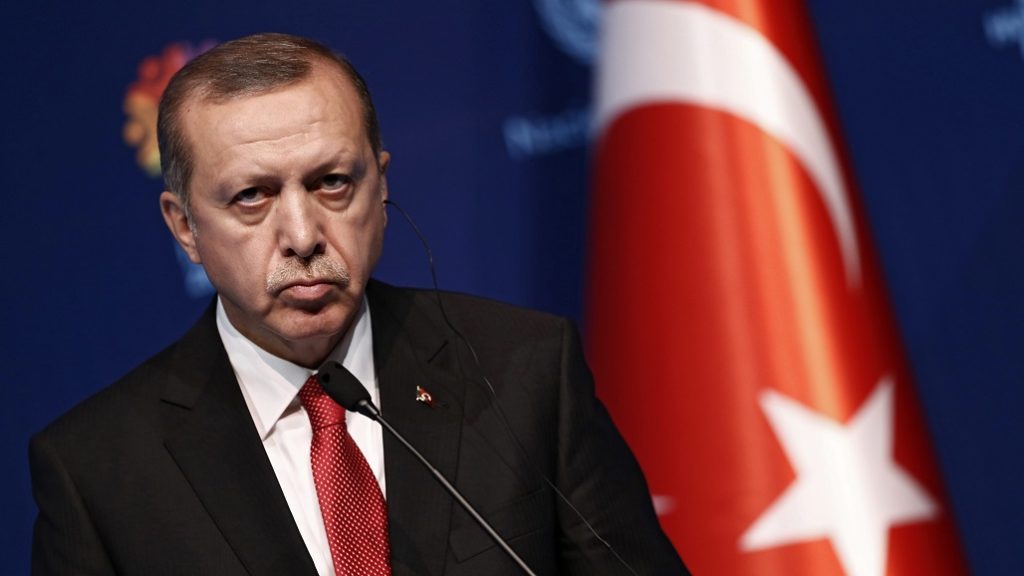 Κορυφώνεται η διπλωματική κρίση ΗΠΑ-Τουρκίας με αναστολή εκδόσεων βίζας