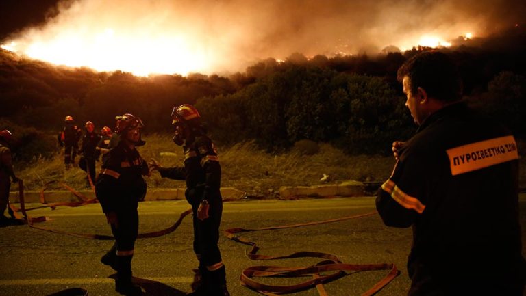 Ολονύχτια μάχη για έλεγχο των μετώπων προς Ανάβυσσο – Σαρωνίδα (video-photos)