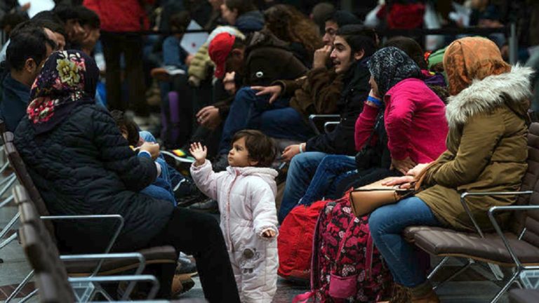 Handelsblatt: Οι μετανάστες σώζουν τα γερμανικά  ασφαλιστικά ταμεία