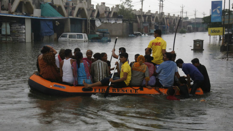 Περισσότεροι από 700 οι νεκροί λόγω πλημμυρών στην Ινδία