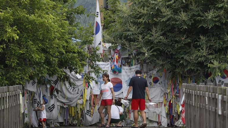 Έναρξη ειρηνευτικών διαβουλεύσεων ζητά η Νότια από τη Β. Κορέα