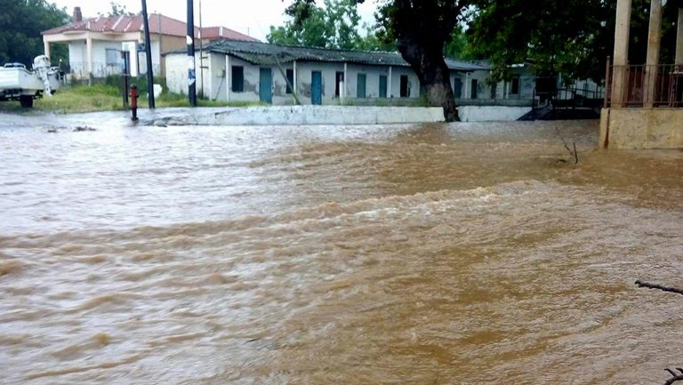 Σάρωσε στο πέρασμά της η «Μέδουσα» (video)