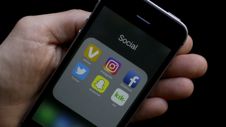 Τα social media προκαλούν επιπρόσθετο άγχος στα νέα παιδιά