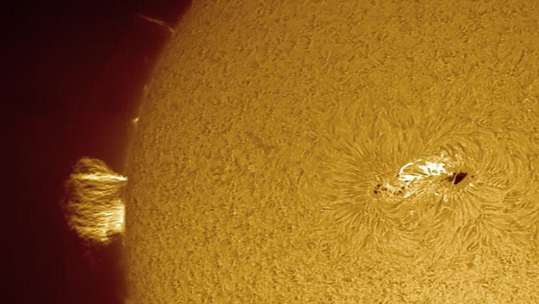 NASA: Τεράστια κηλίδα στον Ήλιο, ικανή για τηλεπικοινωνιακό χάος στη Γη