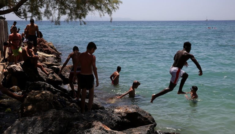 Eλπίδα δροσιάς μετά τον τριήμερο καύσωνα (videο)