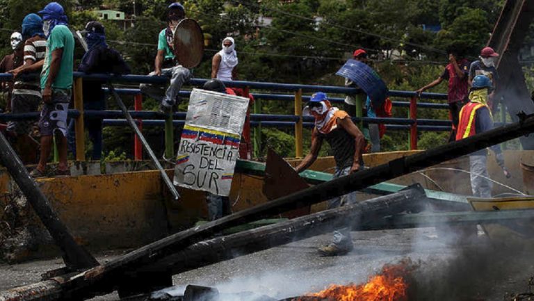 Βενεζουέλα: Τρεις νεκροί ενώ συνεχίζεται η 48ωρη απεργία