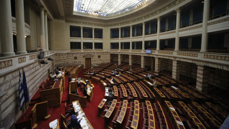 Ψηφίστηκε το νομοσχέδιο για την κρατικοποίηση του ΟΑΣΘ